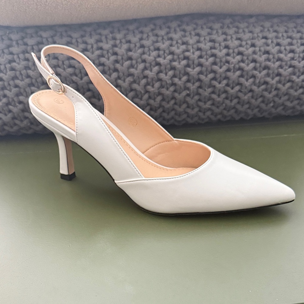 NEVER WORN Elegant White Slingback Heels